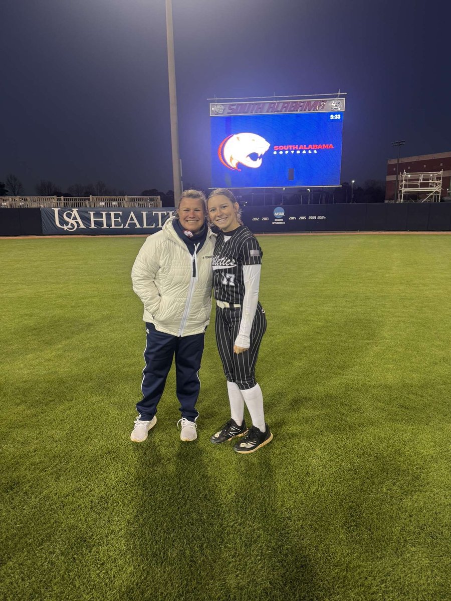 AScapin17's tweet photo. So much fun yesterday at the @SouthAlabamaSB camp!! Learned so much about the mental side of the game! @BclarkUSA @StinaMcC7 @kellyhorne31 @merebearve3 @BSherSB @08SCANATIONAL #gojags https://t.co/nGIbA9Vnjv