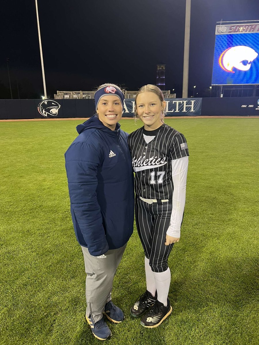 AScapin17's tweet photo. So much fun yesterday at the @SouthAlabamaSB camp!! Learned so much about the mental side of the game! @BclarkUSA @StinaMcC7 @kellyhorne31 @merebearve3 @BSherSB @08SCANATIONAL #gojags https://t.co/nGIbA9Vnjv