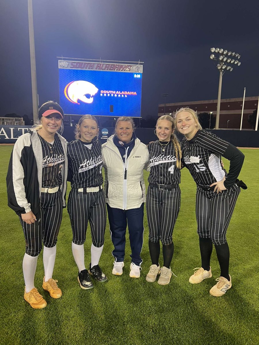 So much fun yesterday at the <a href="/SouthAlabamaSB/">South Alabama Softball 🥎</a> camp!! Learned so much about the mental side of the game! <a href="/BclarkUSA/">Becky Clark</a> <a href="/StinaMcC7/">Kristina McCain</a> <a href="/kellyhorne31/">Kelly Horne</a> <a href="/merebearve3/">Meredith Keel</a> <a href="/BSherSB/">Barb Sherwood</a> <a href="/08SCANATIONAL/">SOCAL2026</a> #gojags