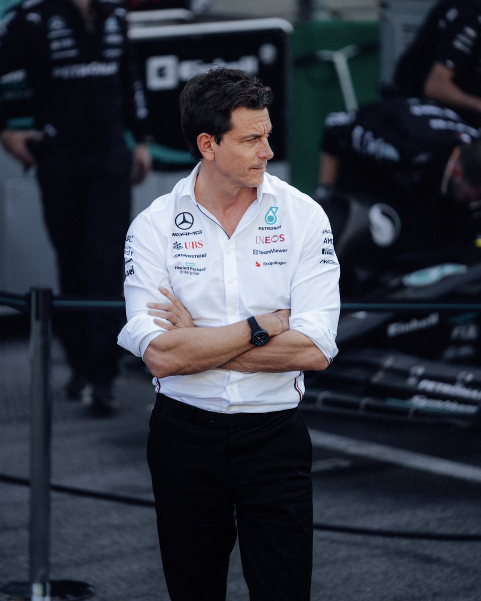 argento_george's tweet photo. Cumple el mejor jefe de equipo de la historia, Mr Toto Wolff. https://t.co/h0KB5zBcqC