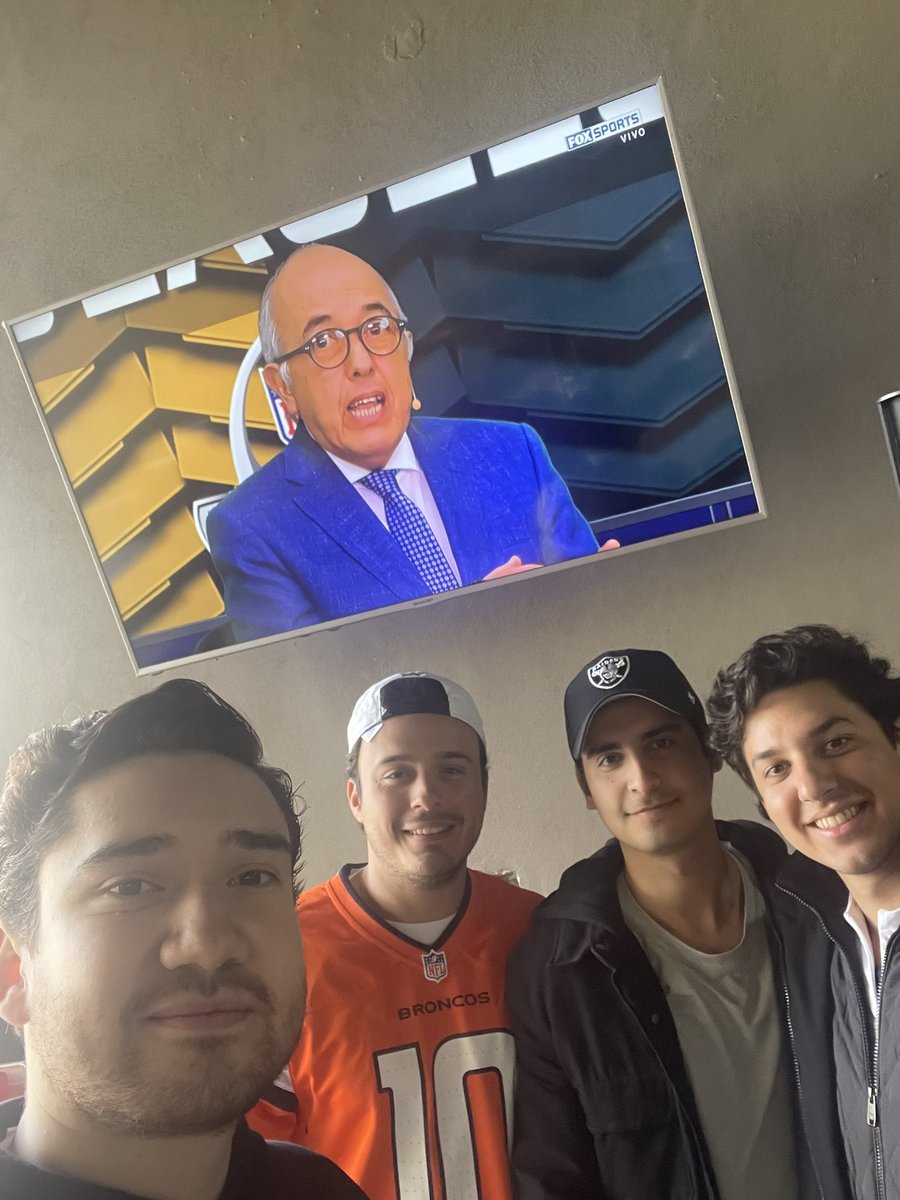 28Peart's tweet photo. Saludos a @pepesegarra desde Nuevo Leon. Vamos Águilas!! 

@FOXSportsMX  #NFLxFSMX #FoxImpactoNFL #FoxImpacto https://t.co/9n0Itg1mOt