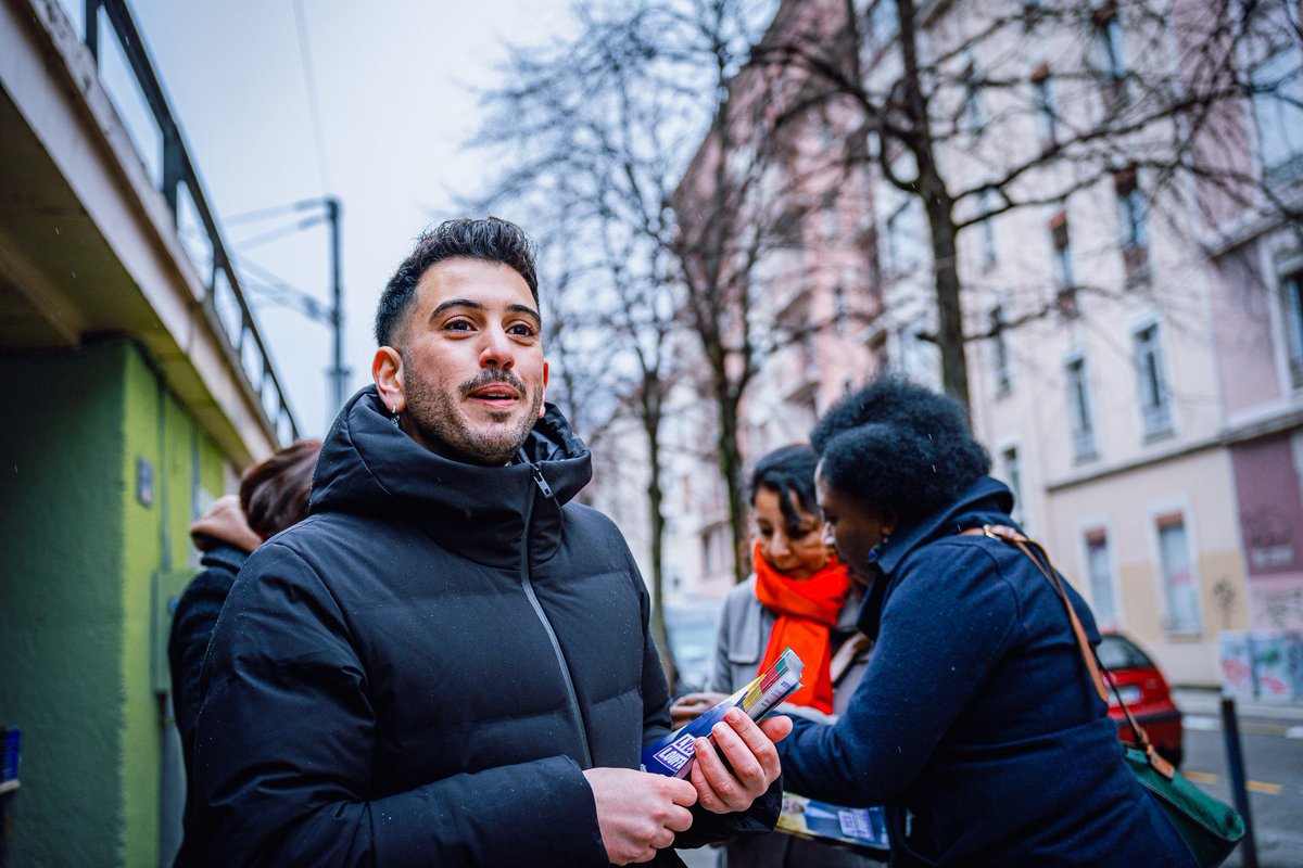 Ce soir, <a href="/LyesLouffok/">Lyes Louffok</a> arrive en tête au premier tour de l’élection législative partielle de la 1ère circonscription de l’Isère ! 

Dimanche prochain, il faut élire ce militant pour les droits des enfants, face à la candidate de Macron.

Toutes et tous aux urnes !
