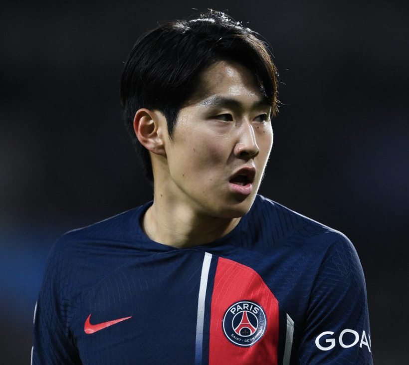 KNTFootball's tweet photo. Lee Kang-in sizzled today w/ a MOTM shift on the pitch & gave further reasons to keep him on the starting XI:
✅ 90 min
✅ 1 Assist
✅ 51/54 (94%) Passes
✅ 7 Key passes
✅ 7/7 Long balls
✅ 1 Big chance created
✅ 2/3 dribble attempts
8.4 Sofascore MOTM. 🫡🇰🇷
#이강인 #PSGSTE https://t.co/cujhUEKJf8
