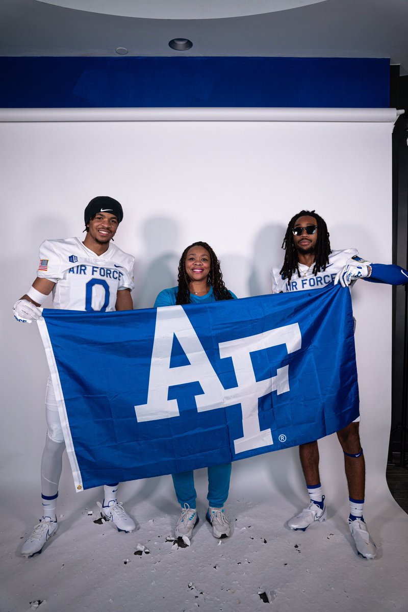 Had a great time in Colorado Springs <a href="/AF_Football/">Air Force Football</a> !! #notcommitted