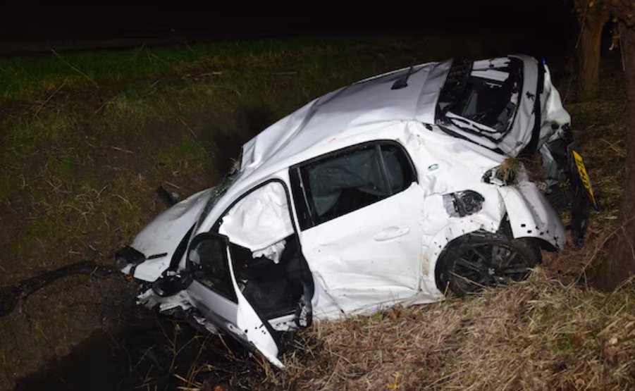 Twee gewonden nadat auto van dijk rijdt in Zonnemaire