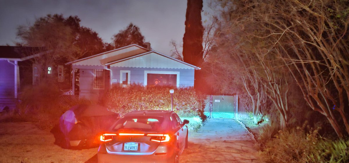 chelsea_newbold's tweet image. By 1 am on January 8th our home and those on our street in Altadena were engulfed in flames. My sister took the first photo as her and my mother evacuated at 9 pm on 1/7 and the second the afternoon of 1/8. Support my mother here -&amp;gt; gofund.me/cb6b7b02