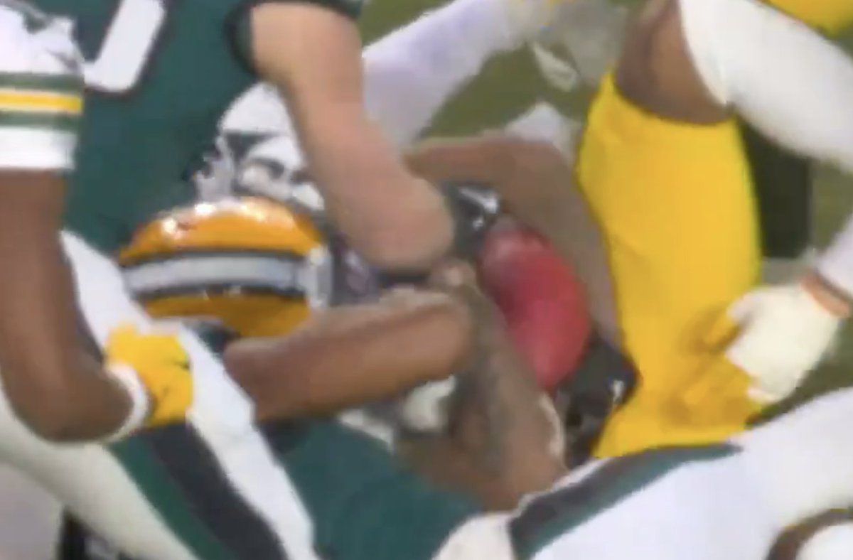 Trying to figure out how the Eagles recovered a fumble they never recovered 🧐