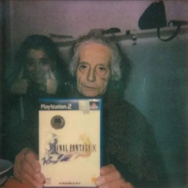 KlSSlMMlE's tweet image. granny knows what's up