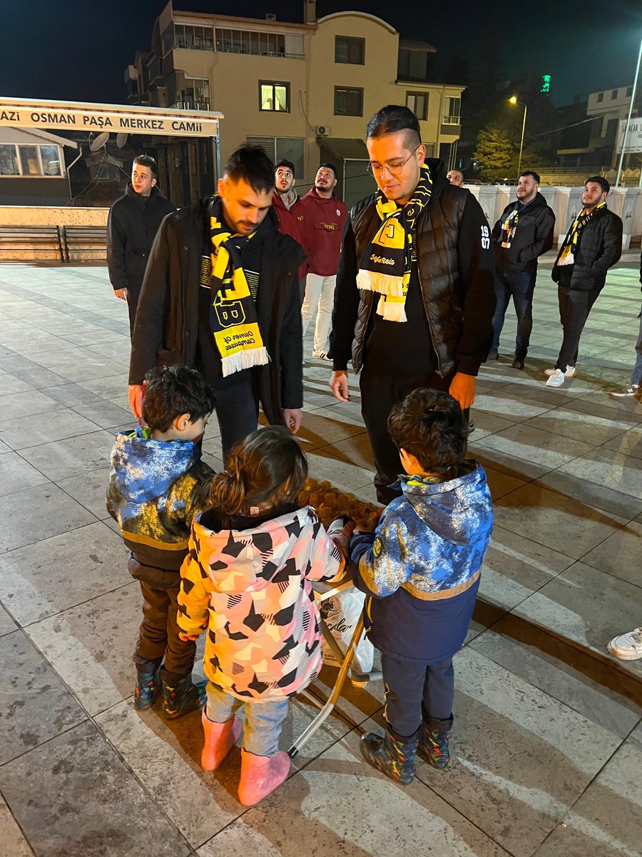TokatUNIGFB's tweet photo. ÖLENE KADAR SENİN ADINI YAŞATACAĞIZ..
Rahmetli Ağabeyimiz Sefa Reisimiz adına Karşıyaka Merkez Camiinde Hayır İkramımızı gerçekleştirdik. Ziyarette bulunan Ultraslan Tokat &amp; Uniye teşekkür ederiz. https://t.co/YDArQ9PN0H