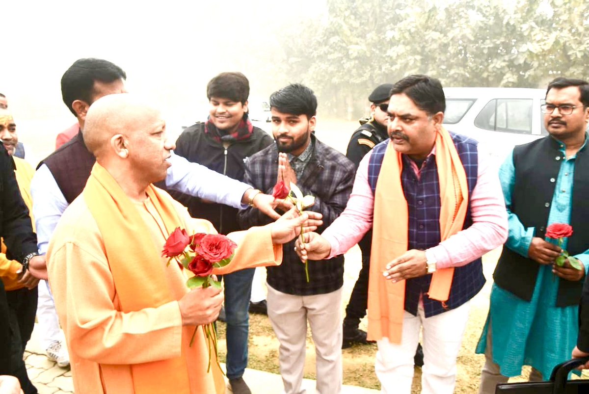 RTI_pradeep's tweet photo. गोरखपुर भाजपा महानगर संगठन विशेषकर लोकप्रिय महानगर अध्यक्ष श्री ��ाजेश गुप्ता जी के मार्गदर्शन में मालवीयनगर मण्डल अध्यक्ष बनने के बाद पहली बार परम् आदरणीय परम् पूज्य योगी आदित्यनाथ जी महाराज मुख्यमंत्री उत्तर प्रदेश का स्वागत करने का अवसर प्राप्त हुआ। https://t.co/ZMGy4Fyqth