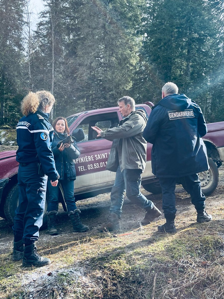 dubosc_franck's tweet photo. Merci pour ce beau succès que vous offrez à #UnOursDansLeJura https://t.co/MepdJCfeIc