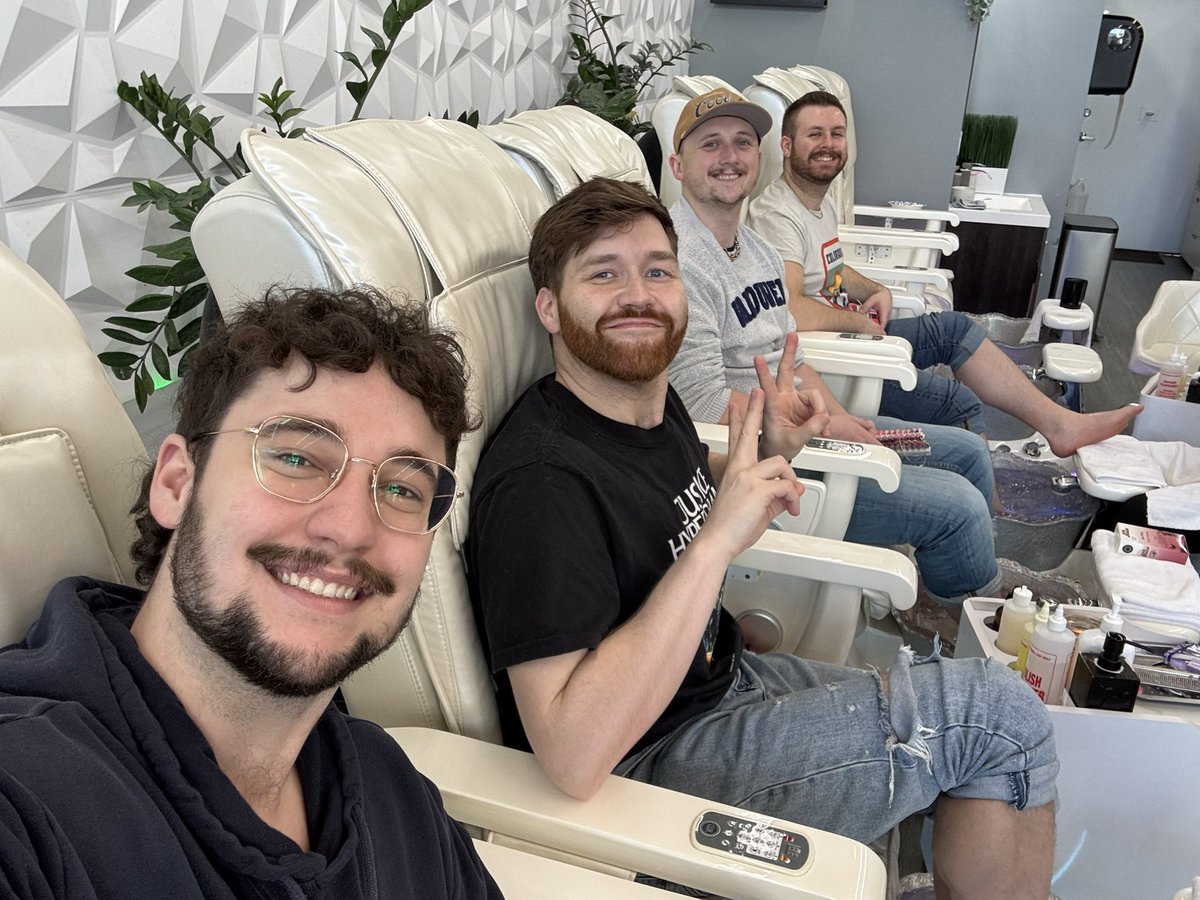 sparrowisonline's tweet photo. boyssss trip 💅 https://t.co/LZxLVEPtRg