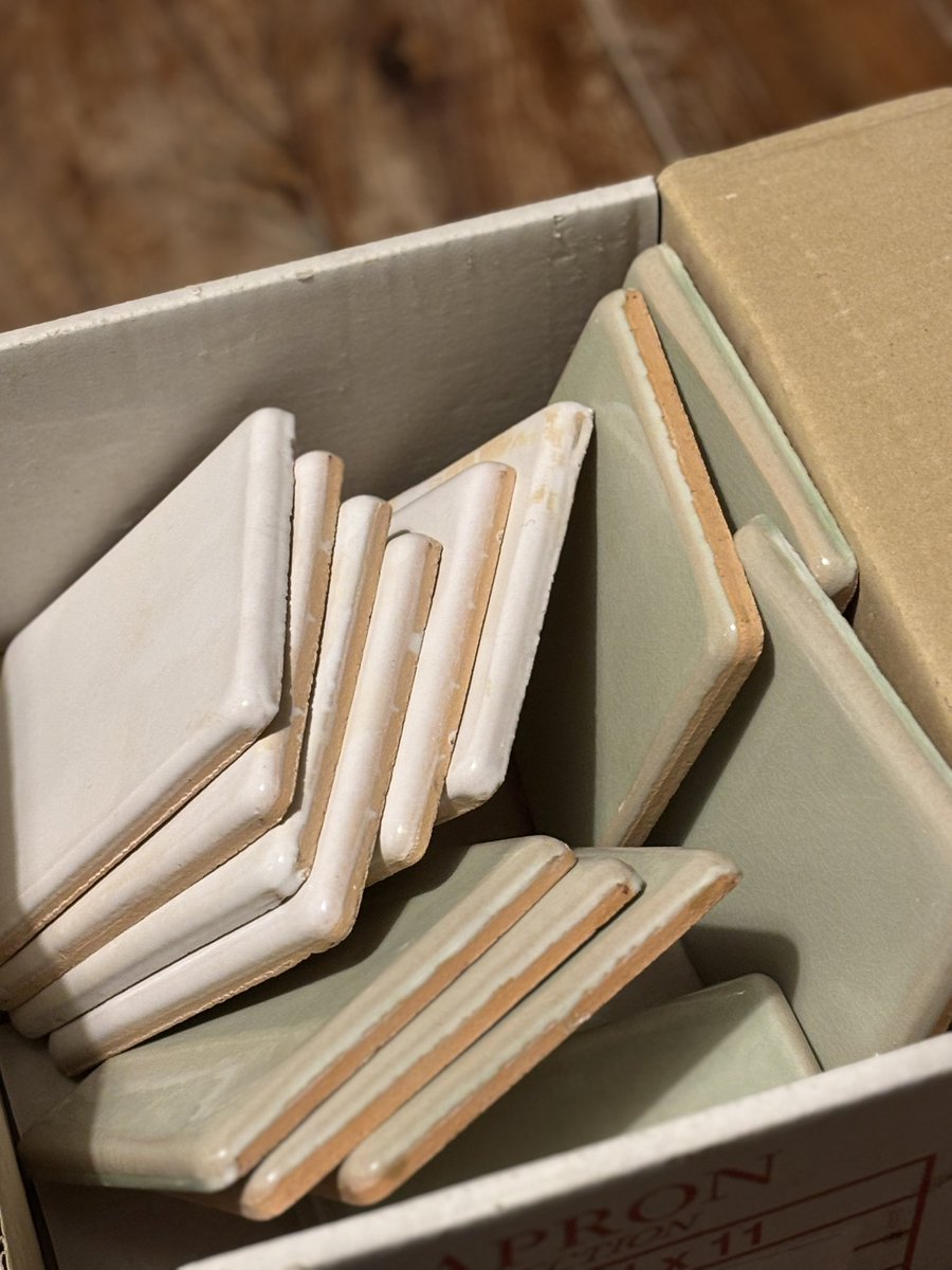 CelinePivoine's tweet image. Nouvel essai sur un nouveau support : carrelage teinté vert ! Votre photo sur simple demande et avec les aléas de l’émulsion de Polaroïd bien sûr ! 

#celinepivoine #art #polaroidlift #emulsionpolaroid #polaroid #polaroidtransfer #carrelage #arbre #nature #reemploi #sunset