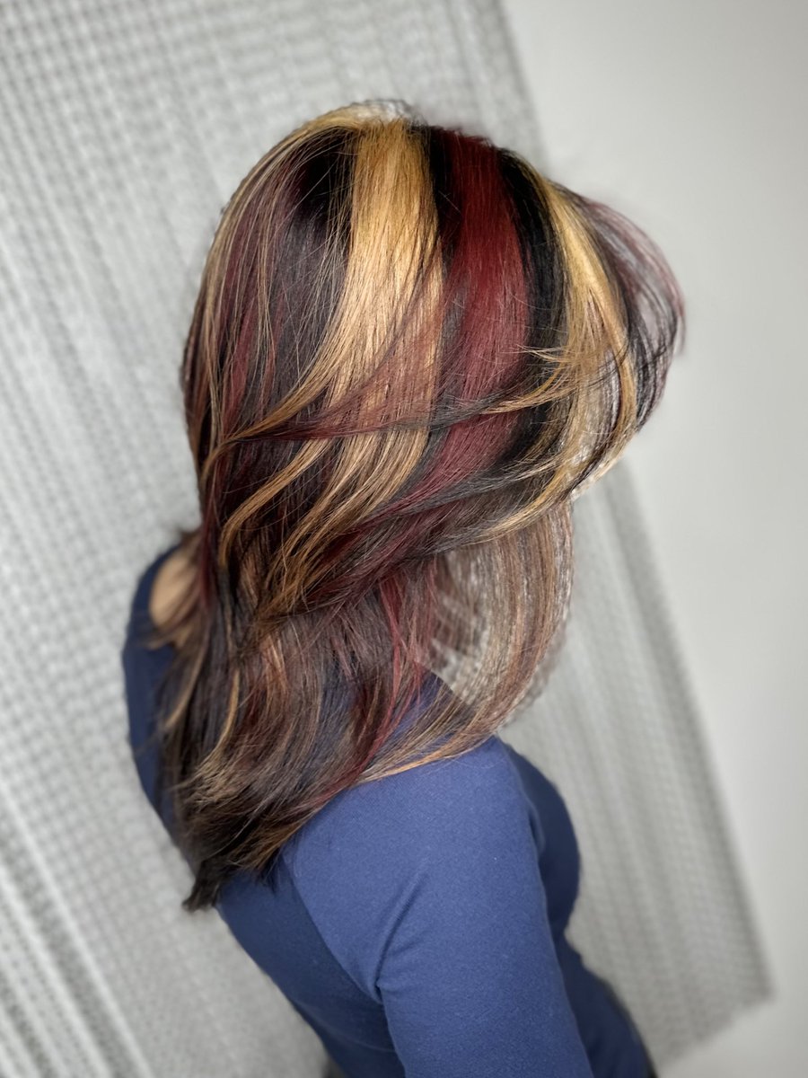 MaybeItsLex's tweet image. forgot to update… hair retouch 🙈🙈