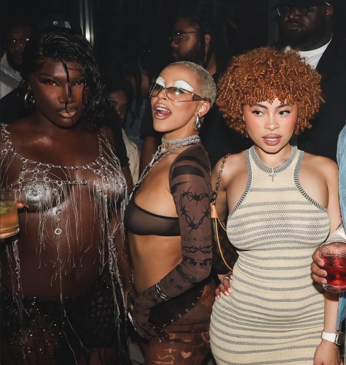 The way they used to be a trio until Doechii found out that Ice Spice was calling her a “chosen dark skin” and made fun of her