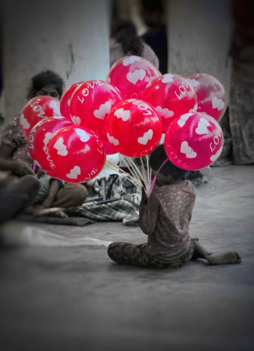 bindasfauji's tweet photo. Alphabet Challenge.
#WeekBforB
B for Balloons
#theme_pic_India https://t.co/eVR2YQFbyw