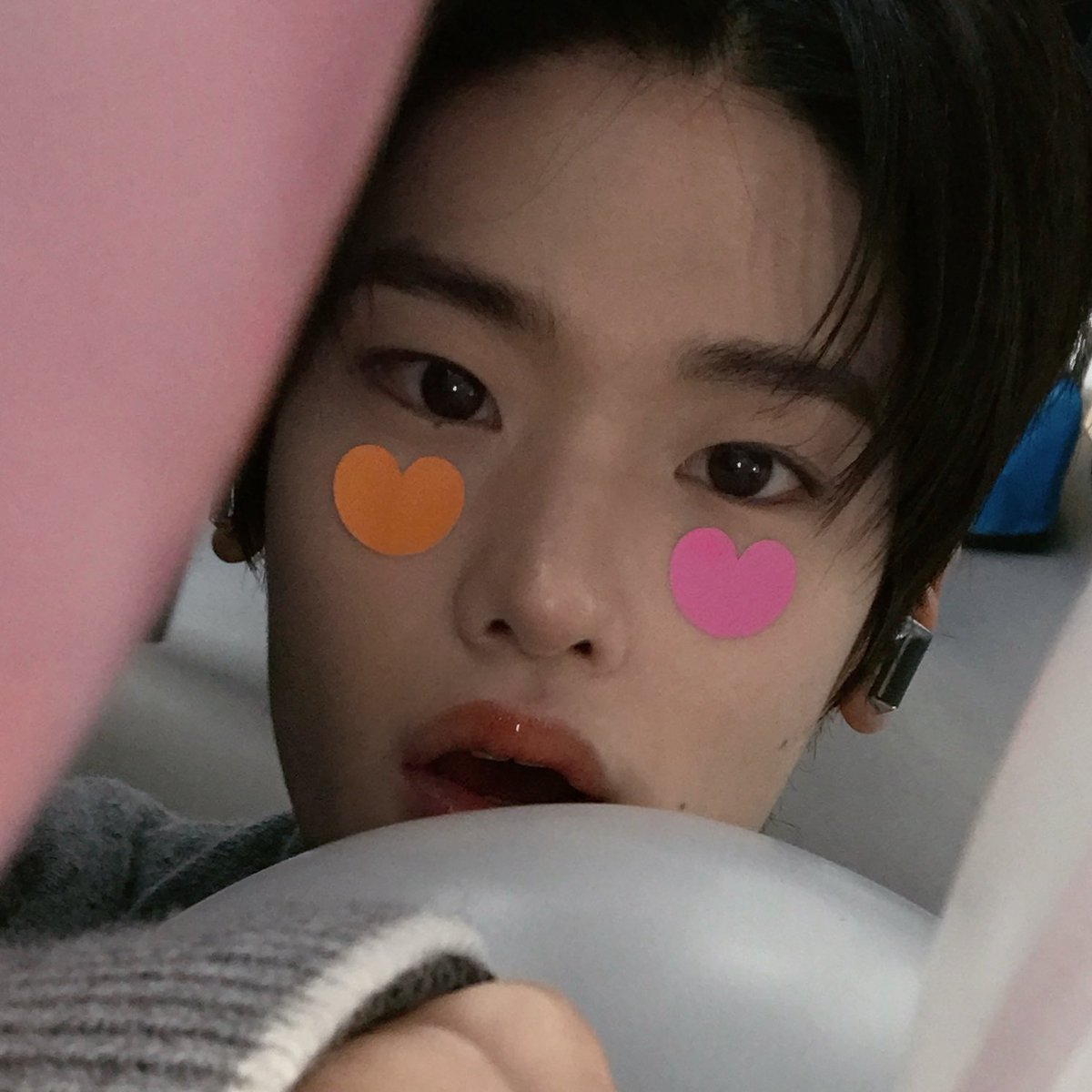 luv11Hee's tweet photo. 얼굴이 미쳤는데 (positive) https://t.co/z5785m8fw4