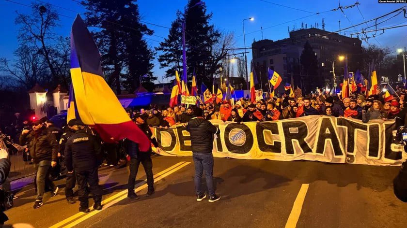 Протесты в мире tweet media