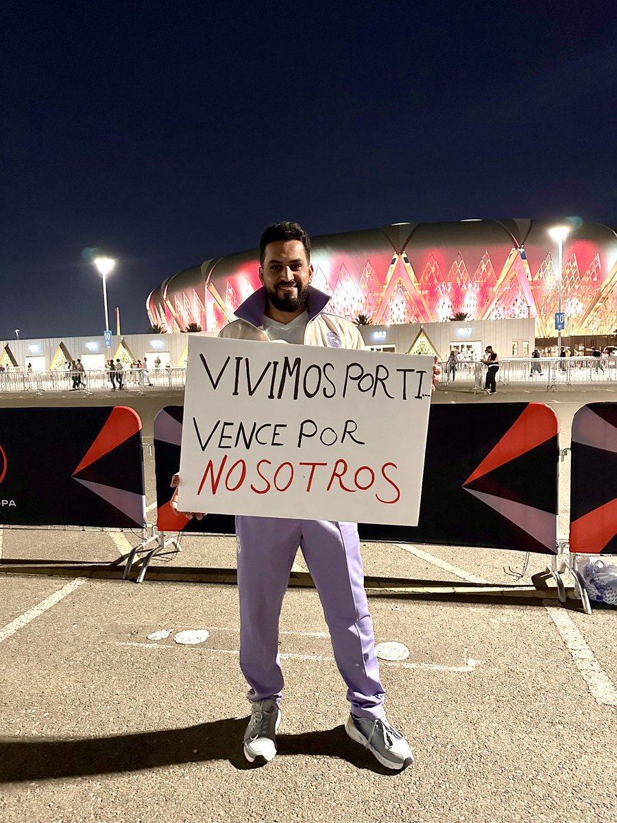 VIVIMOA POR TI ..
VENCE POR NOTROS
#Hala_madrid