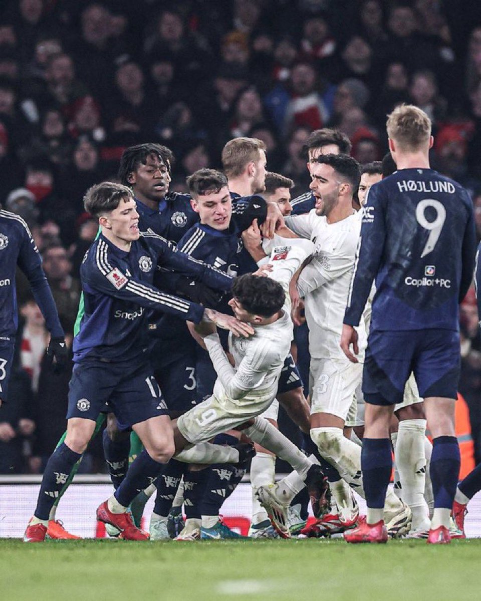 Played as a team.
Was fighting as a team.

Proud of them all tonight. 🔴👊