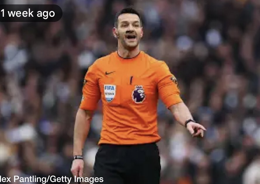 ch80s's tweet image. This idiot is a  Leeds fan  #ARSMUN