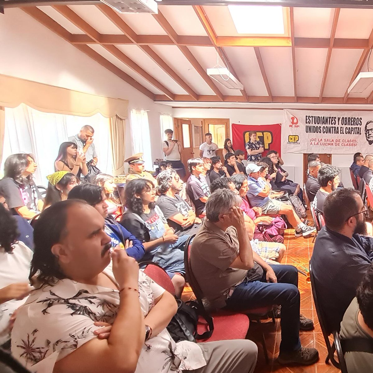 artes_oficial's tweet photo. Gran actividad de compañeras y compañeros del #biobio, para armar los #comandospopulares por un #Chile nuevo y Popular. Grandes esfuerzos colectivos para unir, organizar y luchar. Nos veremos muy pronto, un gran abrazo y a Refundar Chile, lisa y llanamente! ✊🏾🇨🇱
#artes2026 https://t.co/XQUL405f4K