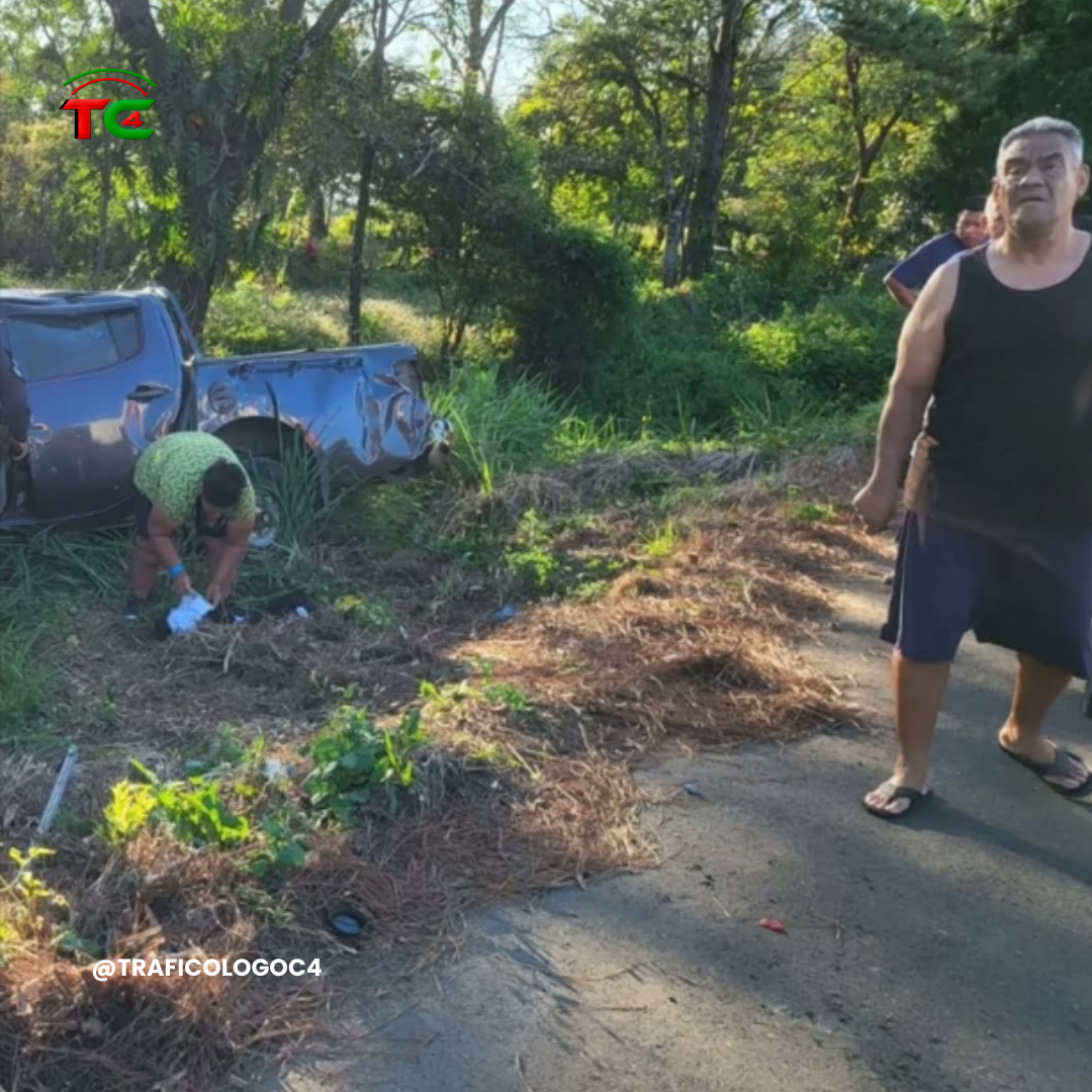¡Accidente en El Francés, Boquete! 
Un conductor perdió el control y terminó fuera de la vía, dejando varias personas lesionadas.  Paramédicos llegaron al lugar para trasladar a los heridos a recibir atención médica.

⚠️ Manejen con cuidado, mis amores, la vida no tiene repuesto.