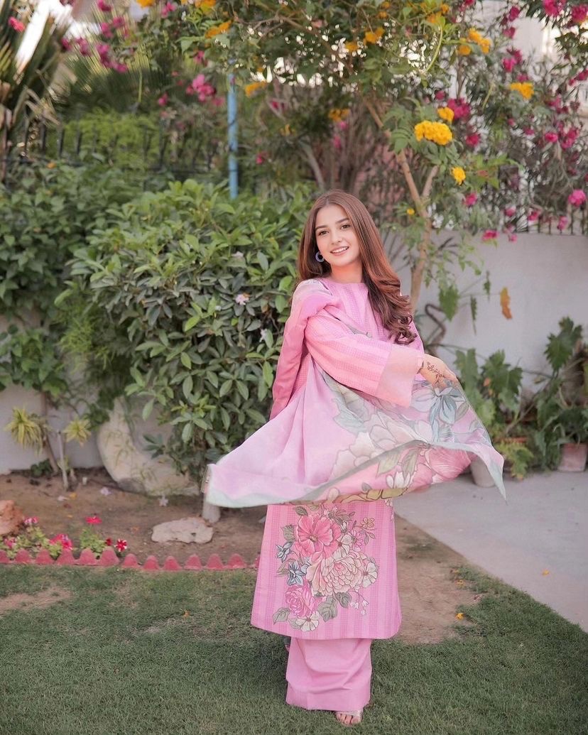 Dr.Aliza Princesses (@princessesaliza) on Twitter photo کسی کے ساتھ جذباتی طور پر اس قدر منسلک نا ہوں کہ ان کی زرا سی بے رخی آپکو پیرالائز کر دے ۔۔۔۔
میچور ہو جائیں اب تو۔۔۔ اور کون سے دھکے کھانے باقی ہیں اب ؟
<a href="/PrincessesAliza/">Dr.Aliza Princesses</a>
#قومی_زبان
#اردو_زبان
#محبت_مافیا کسی کے ساتھ جذباتی طور پر اس قدر منسلک نا ہوں کہ ان کی زرا سی بے رخی آپکو پیرالائز کر دے ۔۔۔۔
میچور ہو جائیں اب تو۔۔۔ اور کون سے دھکے کھانے باقی ہیں اب ؟
<a href="/PrincessesAliza/">Dr.Aliza Princesses</a>
#قومی_زبان
#اردو_زبان
#محبت_مافیا