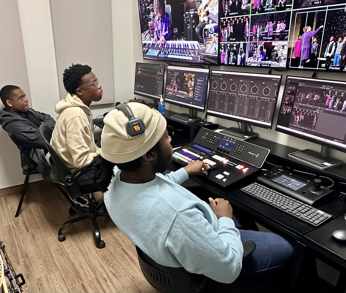 FirstMetSocial's tweet image. Thank you Lord for these young men who are dedicated to serving you through the First Metropolitan Church Echo Ministry!  Our hearts are filled with gratitude!

#myfirstmet #houstontx #God #church