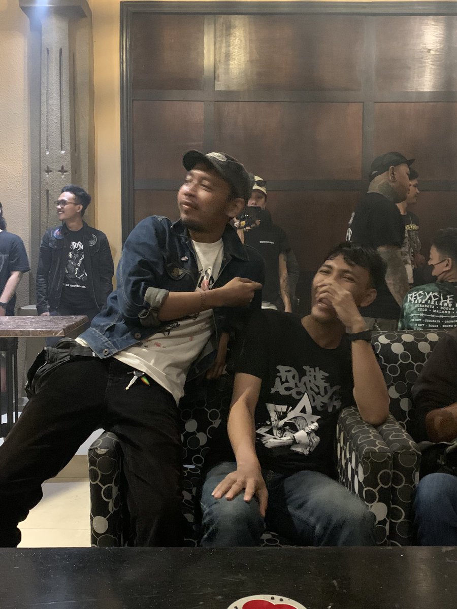 rizalparikesit_'s tweet image. untuk #senang ternyata gaperlu kelebon alkonyol / hal sejenisnya 🕊️🕊️🕊️