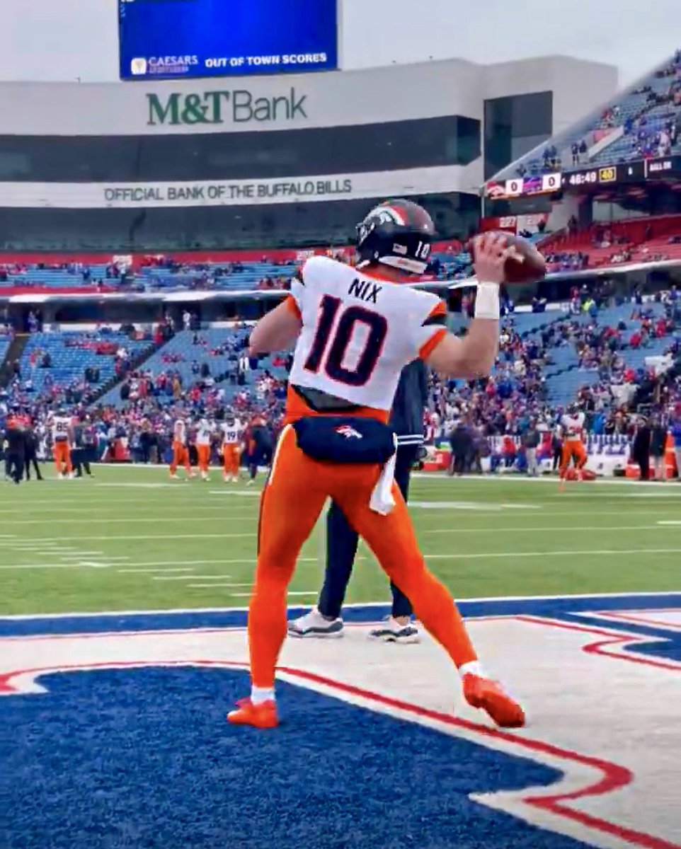 spencekm's tweet image. He’s looking good, here we Bo! 

#broncos #BroncosvsBills #bonix
#tedlasso #bolieve