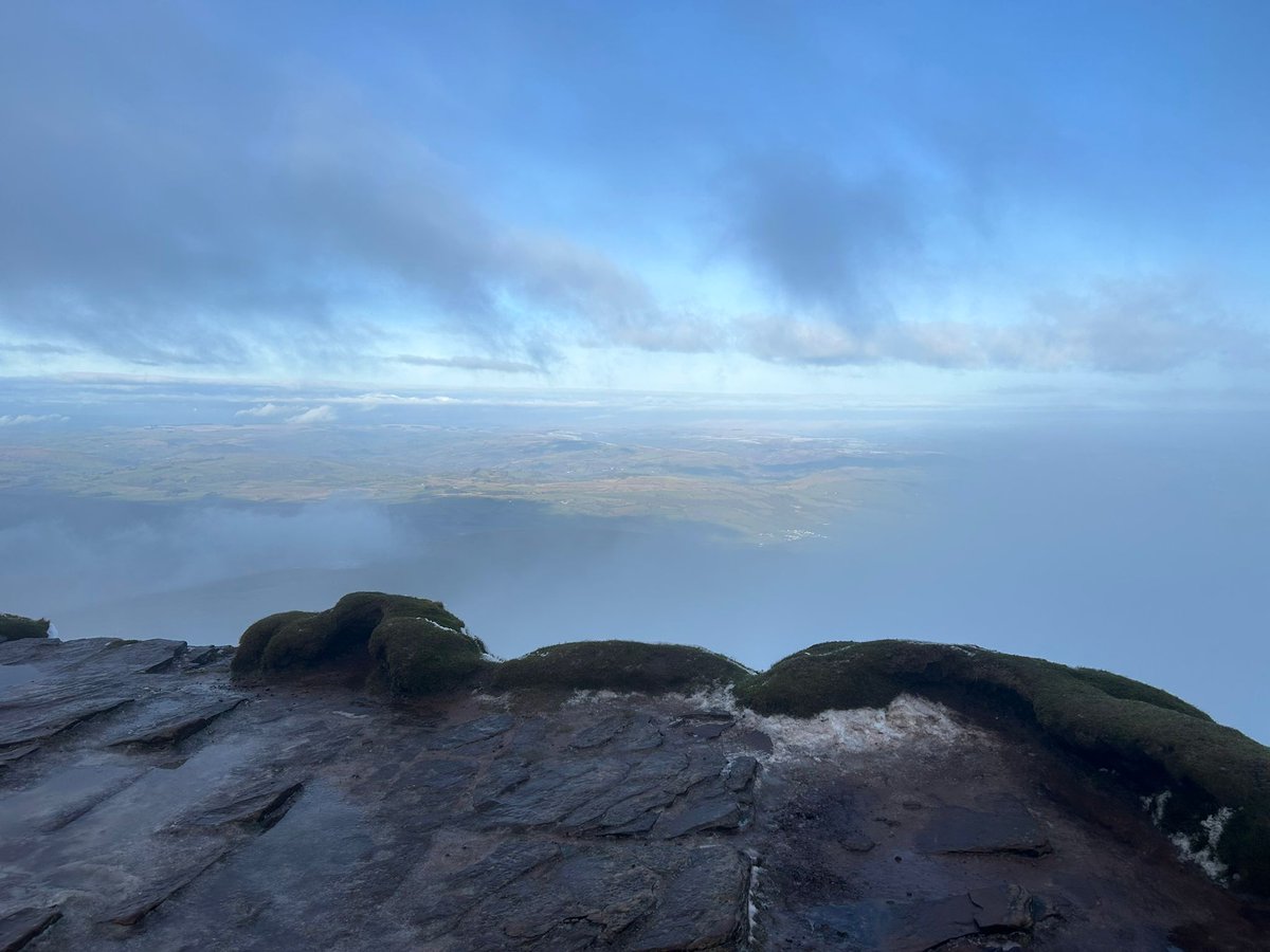 Hustling_Fun's tweet image. Another weekend...Another adventure!!

This morning my friend and I went on a little hike up a local mountain...the views at the top were non-existent to begin with due to the fog but luckily it cleared up enough for us to catch a glimpse of the view.

The hike involved alot of…