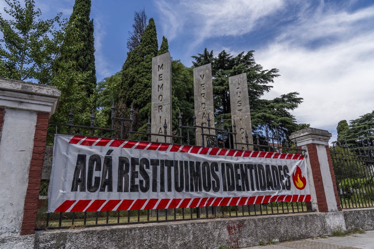 hijos_capital's tweet image. En la ESMA hubo un centro clandestino de detención, tortura, exterminio y robo de bebés en la última dictadura genocida. Cuando las @abuelasdifusion anuncian la restitución de una identidad, toda la sociedad encuentra a alguien

Fotos @juanenfoco