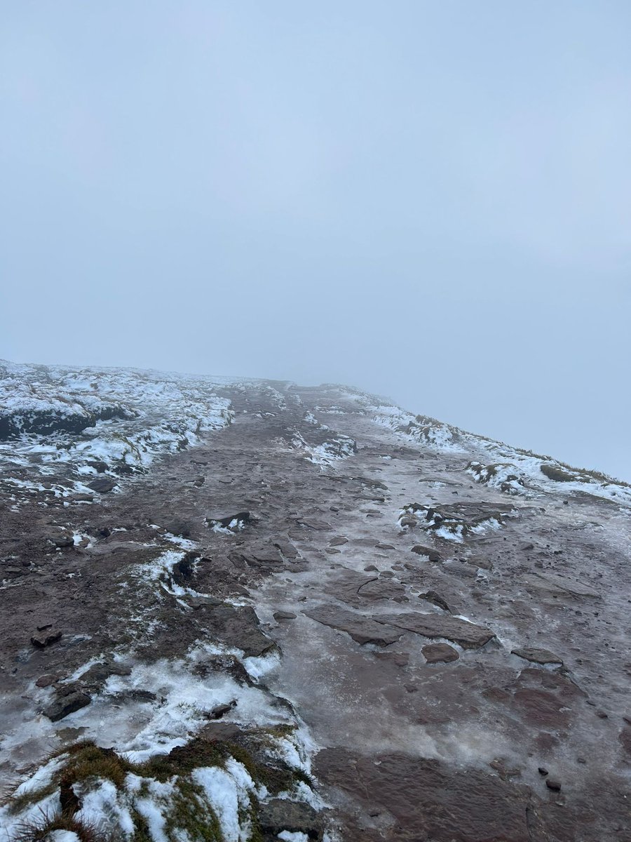 Hustling_Fun's tweet image. Another weekend...Another adventure!!

This morning my friend and I went on a little hike up a local mountain...the views at the top were non-existent to begin with due to the fog but luckily it cleared up enough for us to catch a glimpse of the view.

The hike involved alot of…