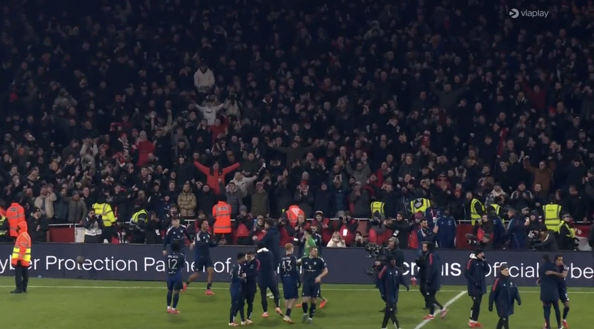 RedsZoneRZ's tweet photo. Playing 60 Minutes with 10 MEN and knocking out a 2nd place Arsenal team. This IS AMORIMS UNITED LADS 🔴🟡❤️🔥 #MUNARS #MUFC https://t.co/giZkKd8XSj