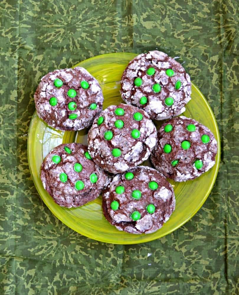 HezziD's tweet image. Looking for a tasty St. Patrick's Day dessert? Try these delicious Chocolate Thin Mint Stuffed Cookies with green M&amp;amp;M's on top.
#stpatricksday #thinmints #cookies #chocolate
hezzi-dsbooksandcooks.com/thin-mint-stuf…