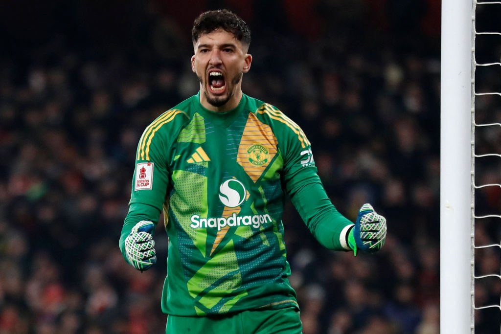 idextratime's tweet photo. Man United menang dengan 1 pemain kartu merah dan hadiah 1x penalti untuk Arsenal

Tembok itu bernama Altay Bayindir 🧱 https://t.co/Ai3dVhlPoj