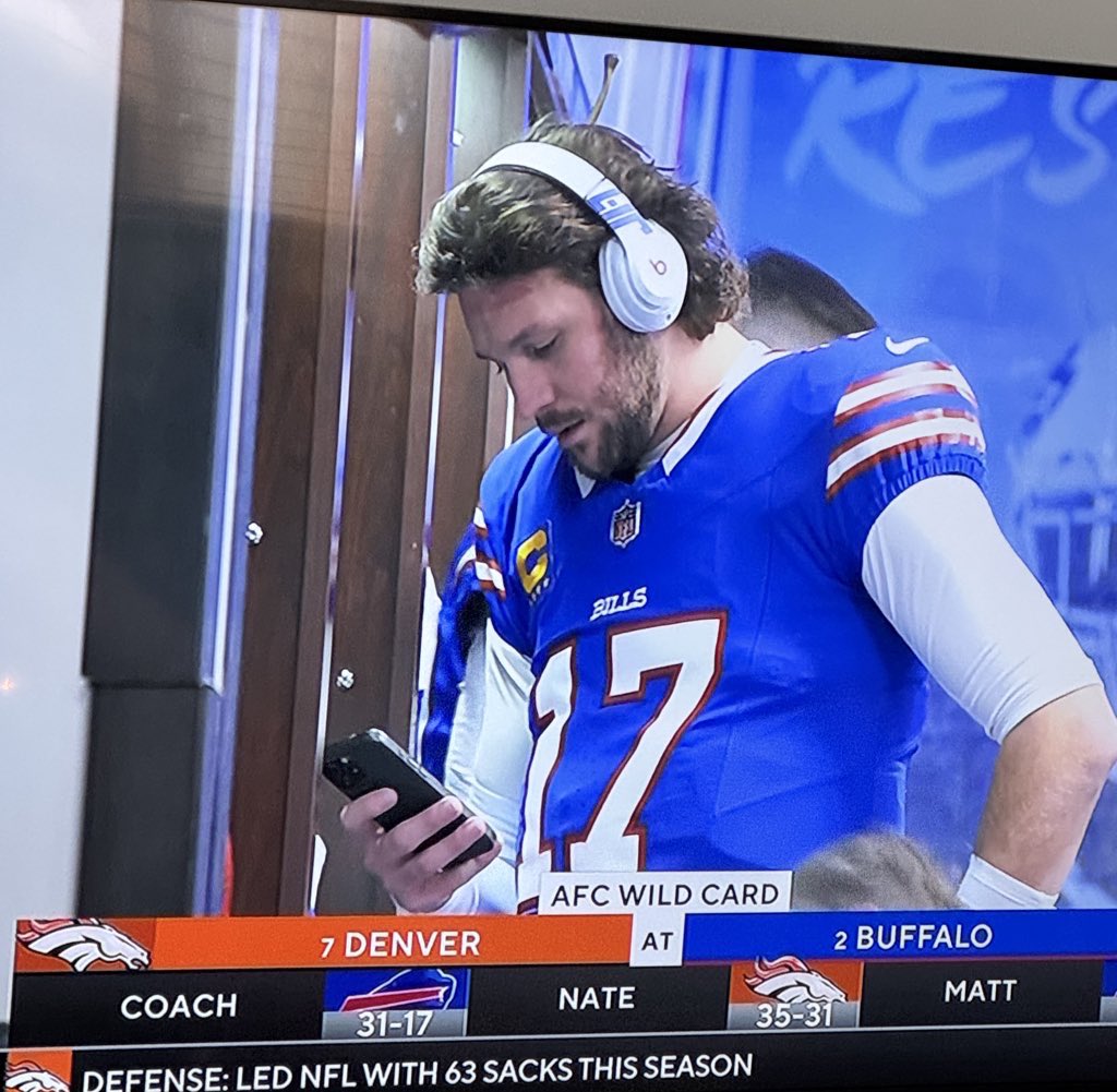 He is 100% bumping his Hailee Steinfeld hype playlist ❤️‍🔥❤️‍🔥