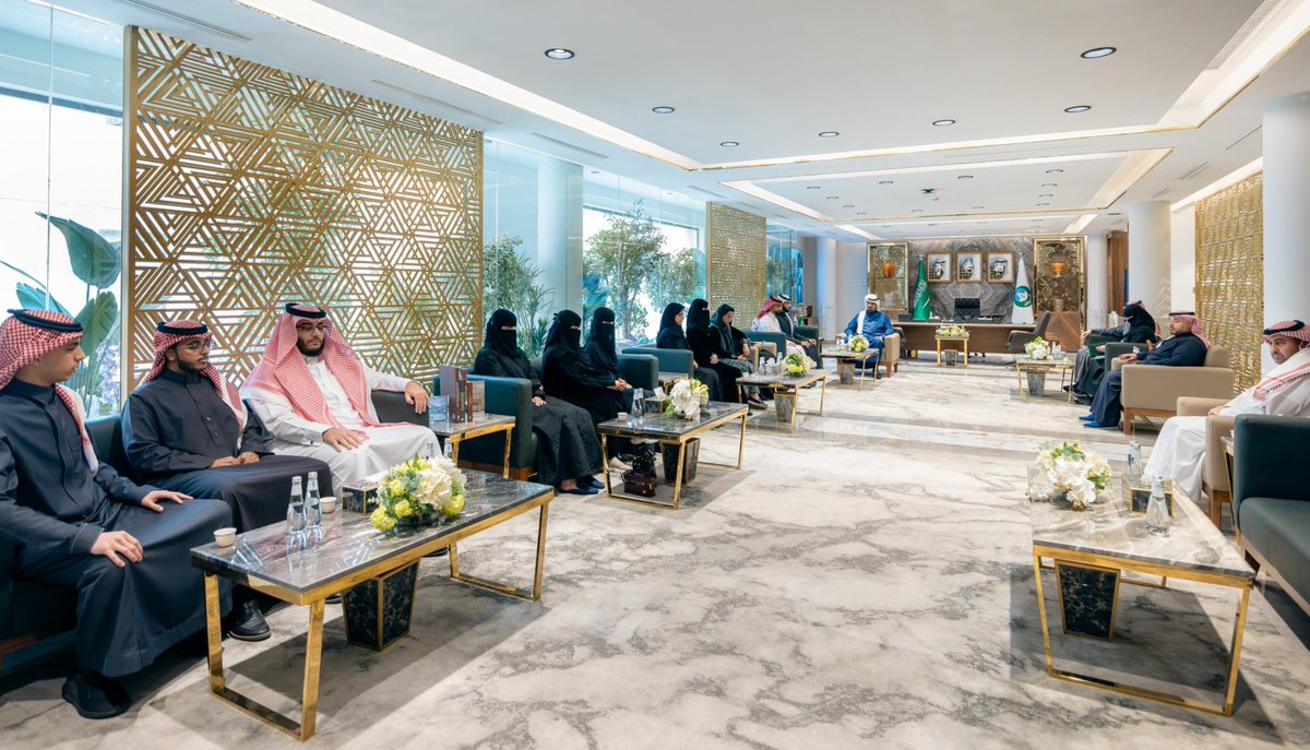 Amanatalriyadh's tweet photo. جانب من لقاء عدد من طلبة التدريب التعاوني المتميزين 
خلال مبادرة #قهوة_مع_الأمين https://t.co/EpxmM1n27d
