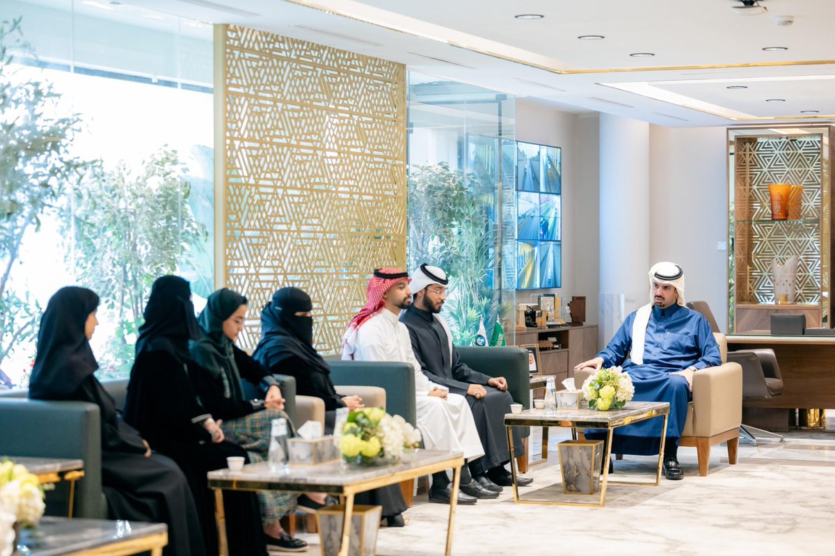 Amanatalriyadh's tweet photo. جانب من لقاء عدد من طلبة التدريب التعاوني المتميزين 
خلال مبادرة #قهوة_مع_الأمين https://t.co/EpxmM1n27d