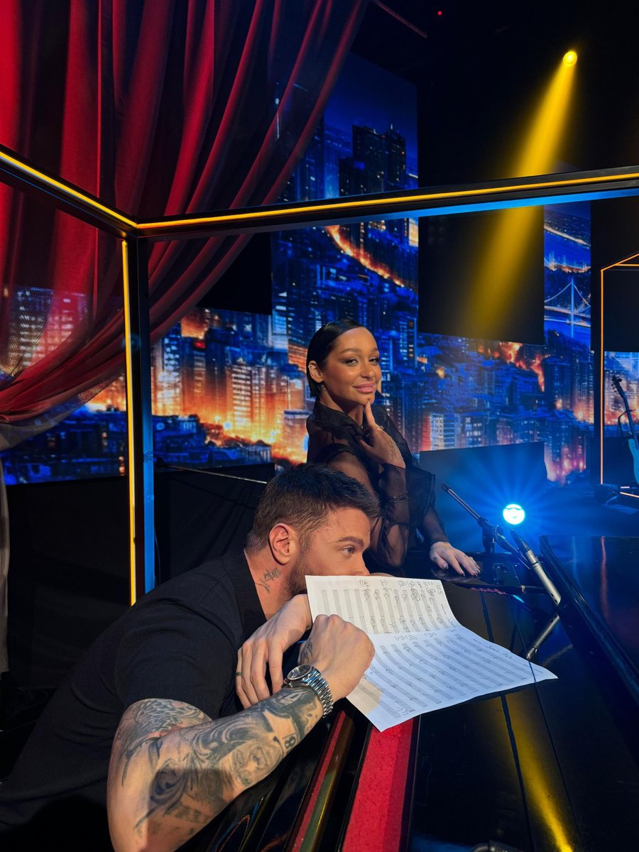 Size muhteşem bir Pazar aktivitesiyle geldim! 😍 Saat 21:00’de Trt Müzik’te #SinanlaSahnede #Alyadayız ! 🤩🌟 Canikom <a href="/sinanakcil/">Sinan Akçıl</a> ile müzik keyfi! 😎