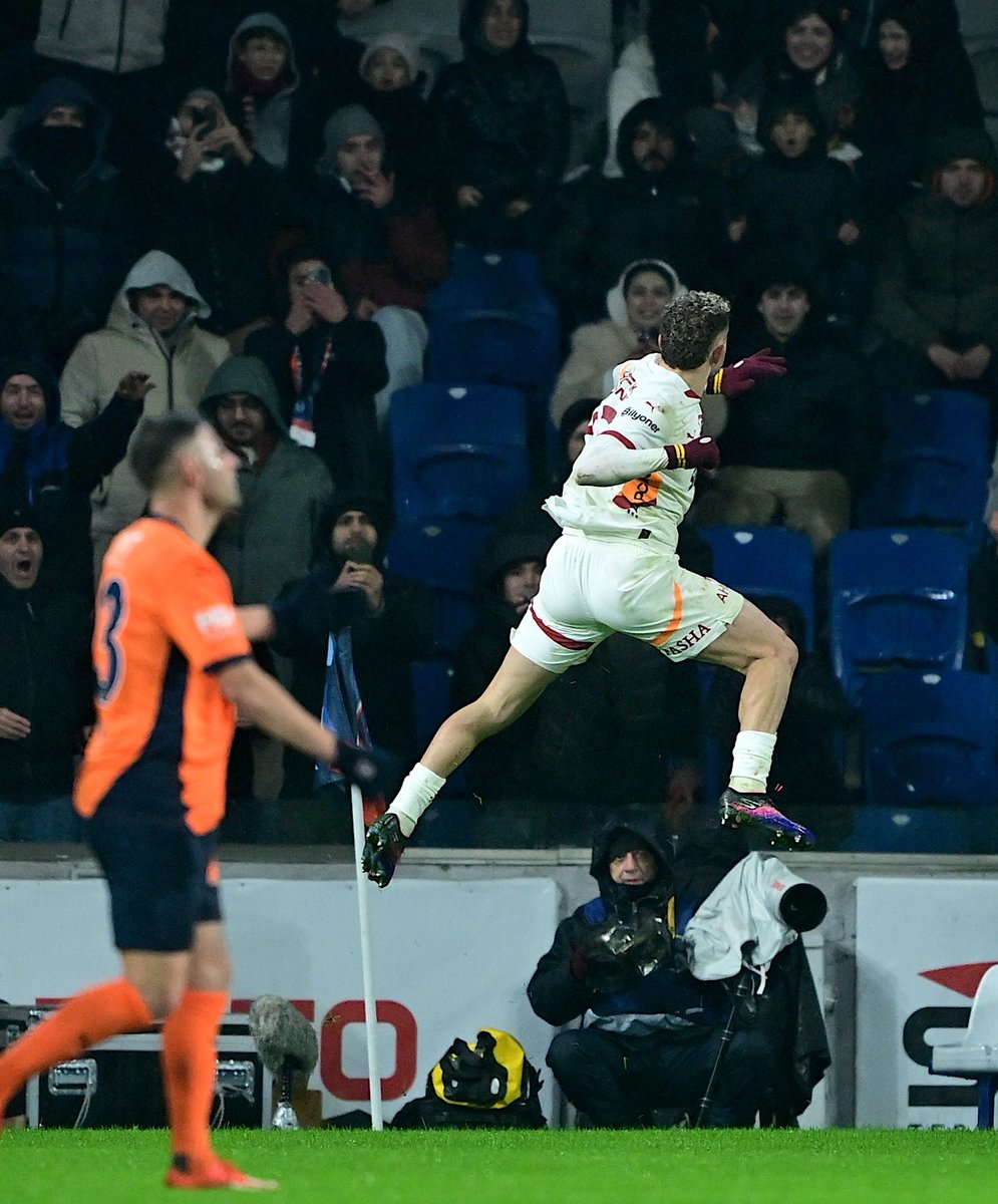 GalatasaraySK's tweet photo. Çok hızlı, çok güçlü... 𝐁𝐀𝐘 𝐀𝐢𝐫𝐥𝐢𝐧𝐞𝐬! 🛫

#İBFKvGS https://t.co/jIANv2t3AS
