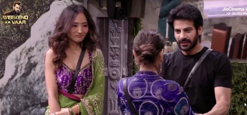 nushtweets_'s tweet photo. I love that Chahat bid farewell to everyone nicely except for two haramkhors who have constantly character assassinated her. FVCK YOU EWSHA AND CHOMU!!!

@ChahatPofficial - I am proud of you my girl. They don't deserve you forgiveness. 

#ChahatPandey 
#BiggBoss18 https://t.co/bfajeVWhSa