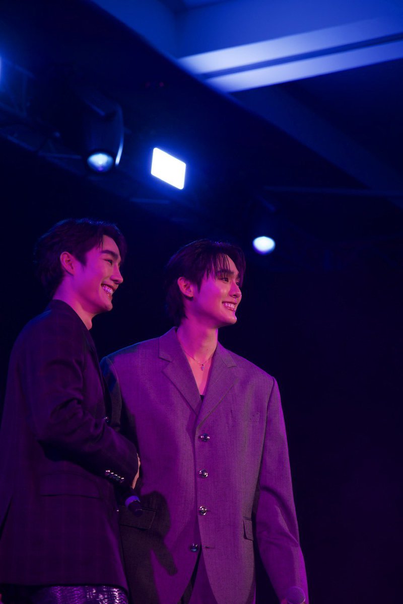 forceofficial_'s tweet image. ขอบคุณทุกคนมากๆ นะครับ คิดถึงทุกคนมากเลย หวังว่าจะสนุกกันนะครับ 🦊🍅🥰

FORCEBOOK JOY IN ROME🏛️
#ForceBook2ndFMinRome
@fforcejs #fforce_ #ฟอสบุ๊ค