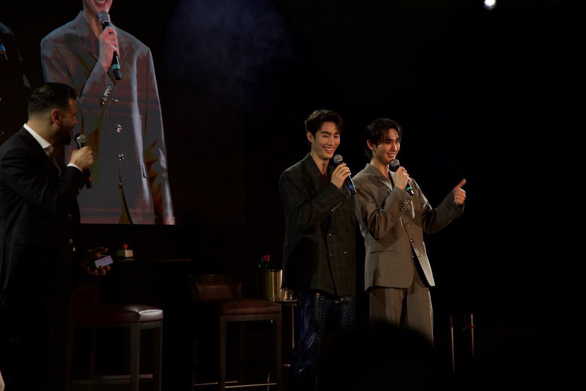 forceofficial_'s tweet image. ขอบคุณทุกคนมากๆ นะครับ คิดถึงทุกคนมากเลย หวังว่าจะสนุกกันนะครับ 🦊🍅🥰

FORCEBOOK JOY IN ROME🏛️
#ForceBook2ndFMinRome
@fforcejs #fforce_ #ฟอสบุ๊ค