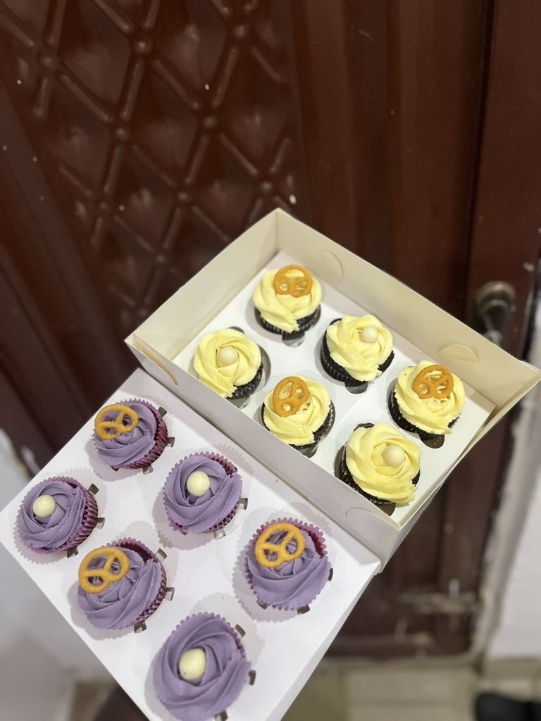 Chloecakesndmre's tweet photo. Hi twitter 👋 

Please help me sell 10 or more of this box this week 🙏🏿🙏🏿
Instead of 7,000, it’ll be going for 6,000
You can buy for yourself or for a friend 

My location is Ibadan, it comes in a single flavor
Please help me repost https://t.co/KlAW31okzO