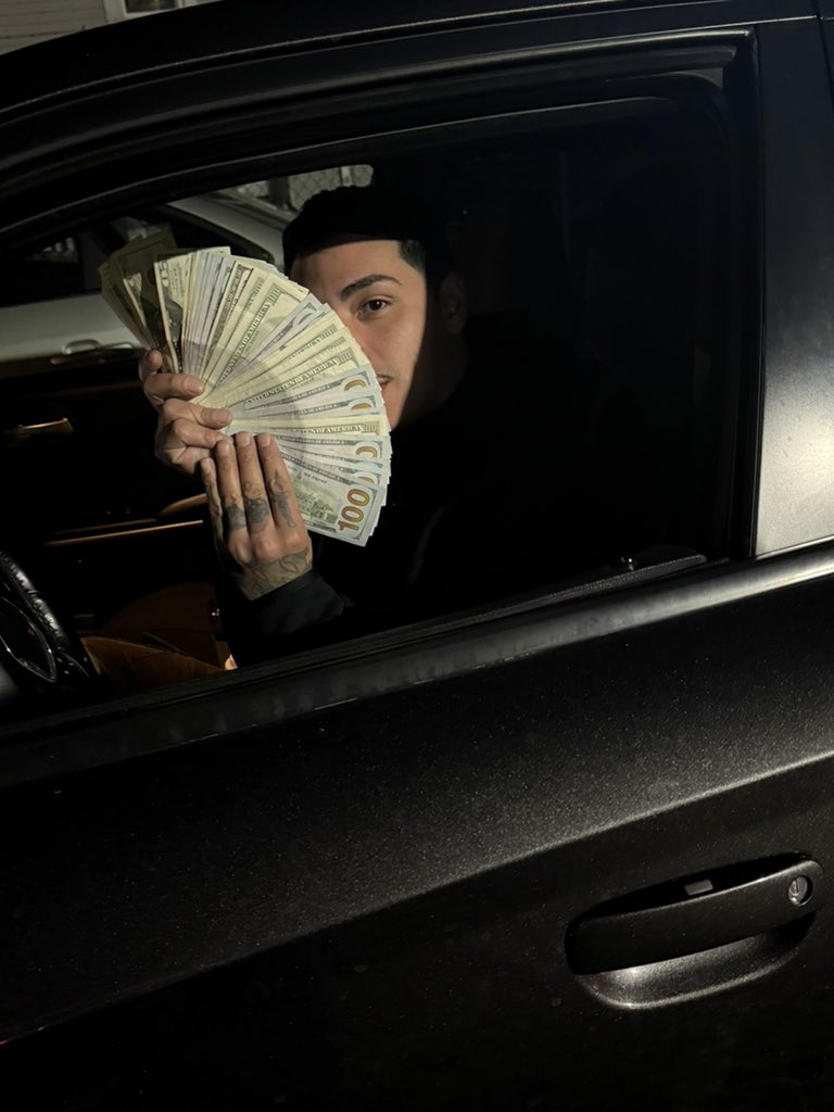 ammoEbk's tweet photo. Remember these bitches for the streets blood 🩸 🏴‍☠️ https://t.co/z0Gx0RDRmF