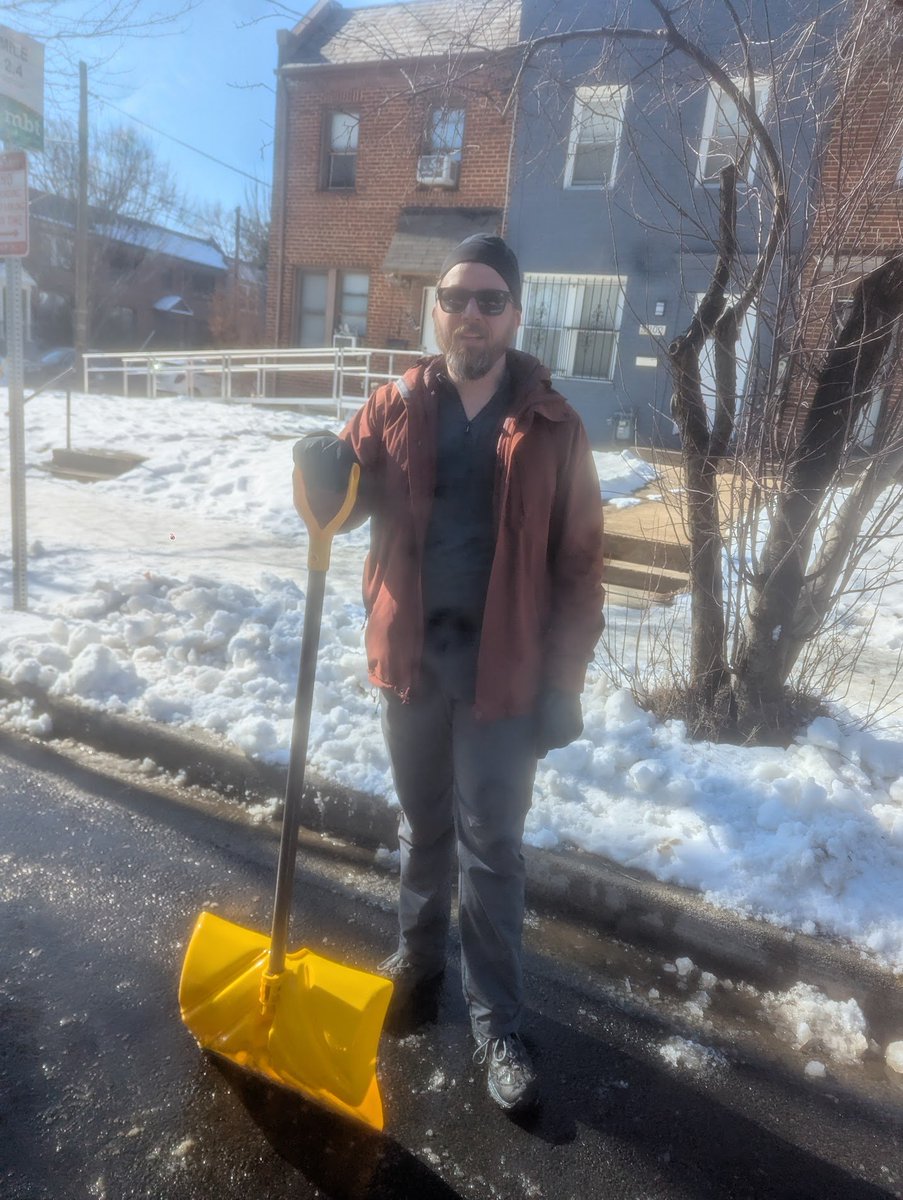 DCTrikeMom's tweet photo. Meet Shawn! Shawn came out with a shovel today to take down the giant piles that were making 8th NE bike lane impassable. "I'm just a guy out shoveling" says Shawn #bikedc #hero @Ward5FamilyBike https://t.co/Rw84iaRXux