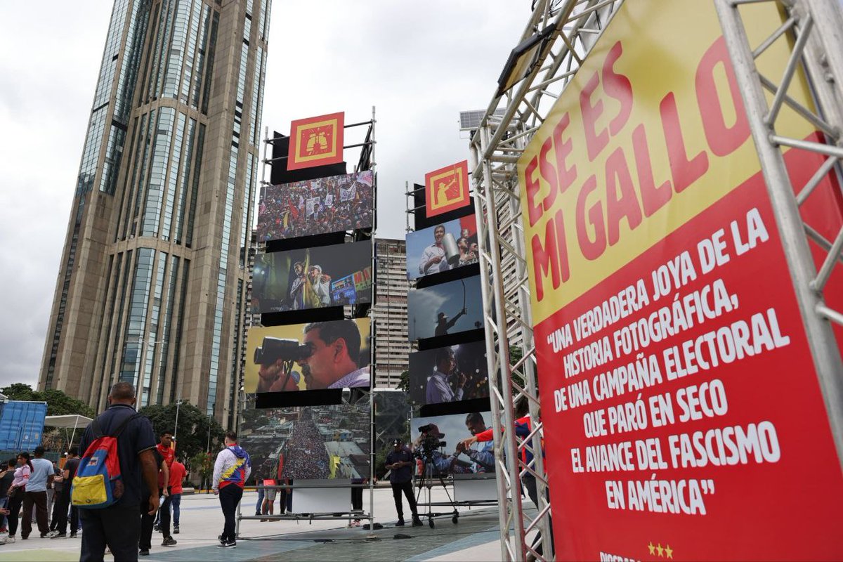 Desde la Plaza de la Juventud en Caracas, el primer vicepresidente del PSUV, Diosdado Cabello participó en la inauguración de la muestra fotográfica del libro Ese es Mi Gallo Crónica Visual de una Épica Popular.

#VictoriaPopularPorLaPaz #12Ene