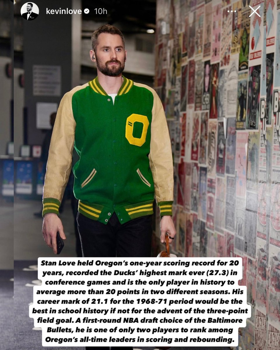 Kevin pulled up to the game in Portland rocking the <a href="/OregonMBB/">Oregon Men's Basketball</a> jacket to show love to his father, Oregon Hall-of-Famer Stan Love 🙌